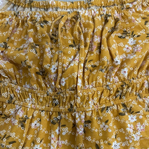 Floral Off-Shoulder Yellow Top size medium - Picture 3 of 4